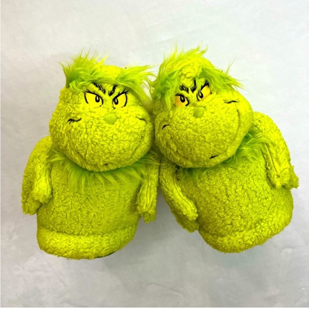 American Eagle Outfitters Grinch Plush Slippers Size M/L - NWT